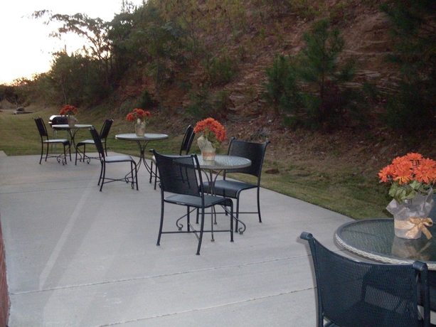 Imagen de los exteriores del Hotel Holiday Inn Express and Suites Birmingham Irondale East. Foto 5