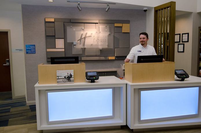 Imagen de los interiores del Hotel Holiday Inn Express and Suites Blacksburg - University Area by IHG. Foto 15