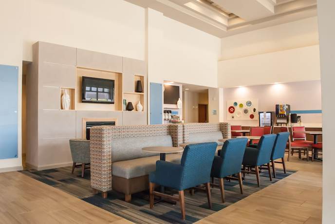 Imagen de los interiores del Hotel Holiday Inn Express and Suites Blacksburg - University Area by IHG. Foto 16