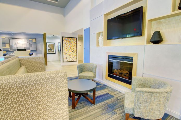 Imagen de los interiores del Hotel Holiday Inn Express and Suites Blacksburg - University Area by IHG. Foto 18
