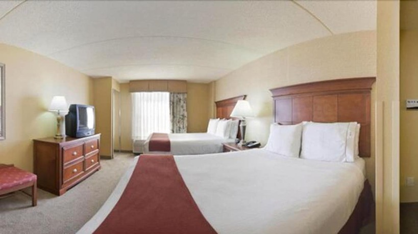 Imagen de la habitación del Hotel Holiday Inn Express and Suites Bloomington, An Ihg. Foto 5