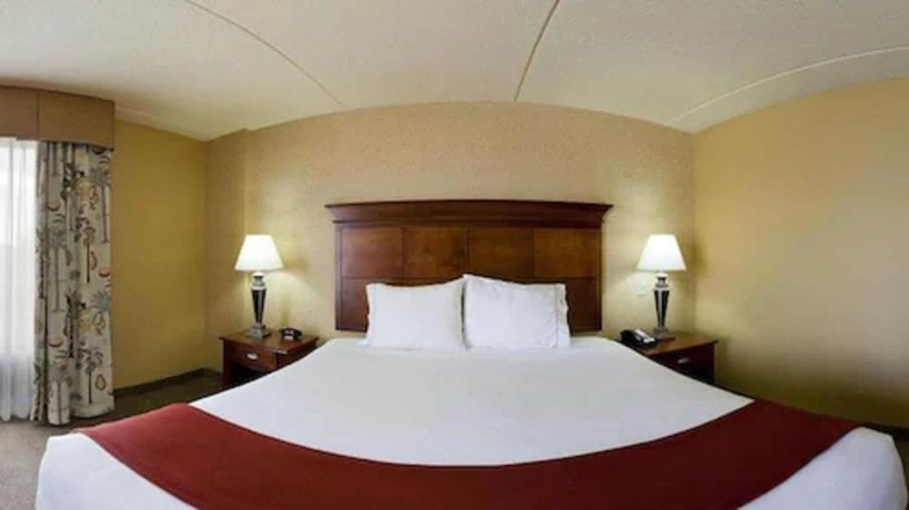 Imagen de la habitación del Hotel Holiday Inn Express and Suites Bloomington, An Ihg. Foto 7