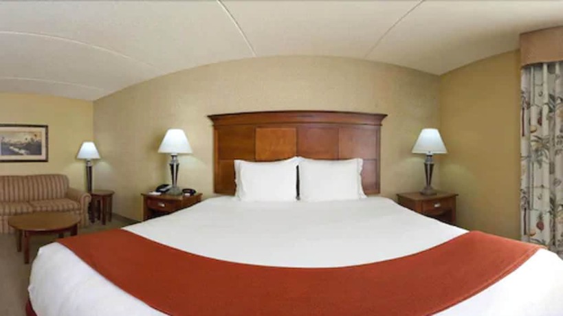 Imagen de la habitación del Hotel Holiday Inn Express and Suites Bloomington, An Ihg. Foto 10