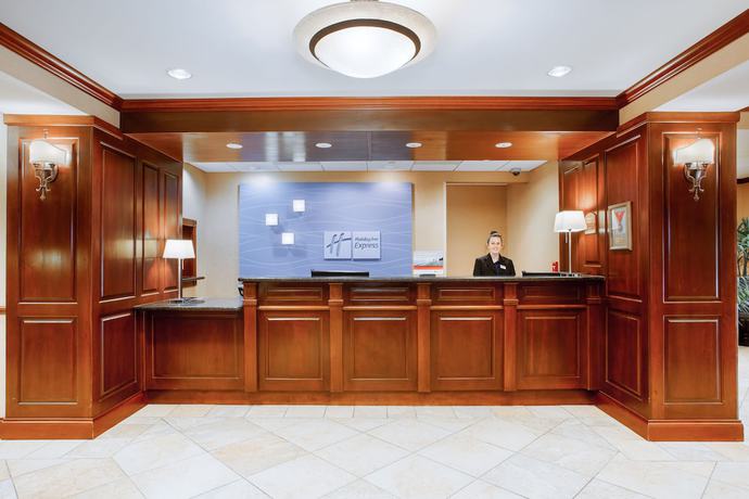 Imagen de los interiores del Hotel Holiday Inn Express and Suites Bloomington, An Ihg. Foto 18