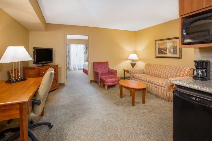 Imagen de la habitación del Hotel Holiday Inn Express and Suites Bloomington, An Ihg. Foto 13