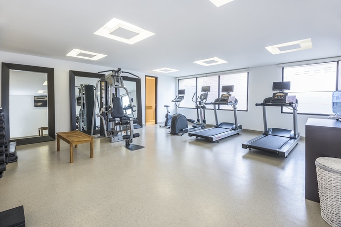 Imagen de la piscina del Hotel Holiday Inn Express and Suites Bogota DC. Foto 19