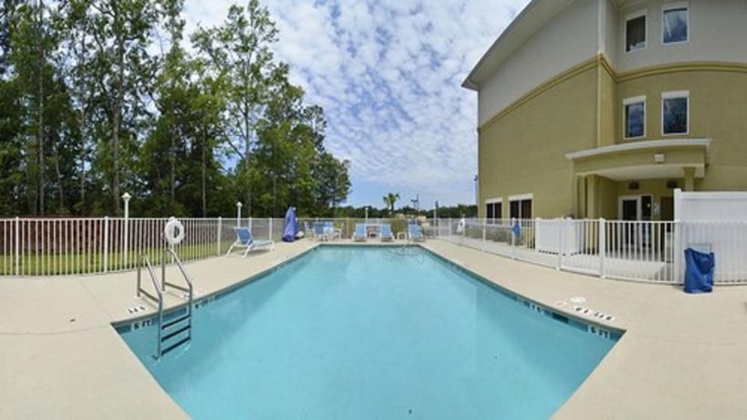 Imagen de la piscina del Hotel Holiday Inn Express and Suites Bonifay, An Ihg. Foto 19
