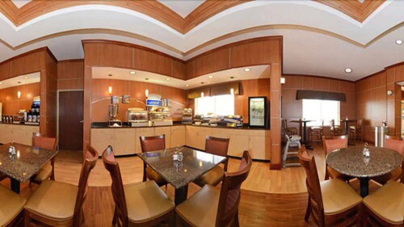 Imagen del bar/restaurante del Hotel Holiday Inn Express and Suites Bonifay, An Ihg. Foto 2