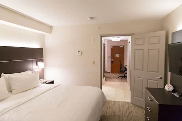 Imagen de la habitación del Hotel Holiday Inn Express and Suites Brampton, An Ihg. Foto 5