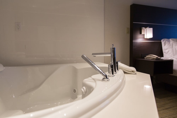Imagen de la habitación del Hotel Holiday Inn Express and Suites Brampton, An Ihg. Foto 10