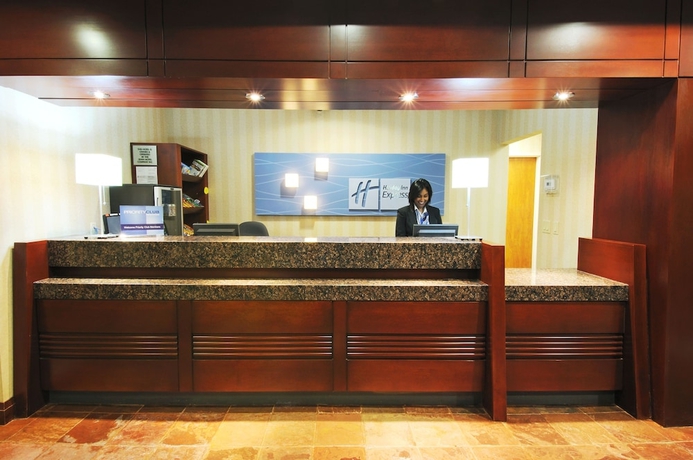 Imagen de los interiores del Hotel Holiday Inn Express and Suites Brampton, An Ihg. Foto 16
