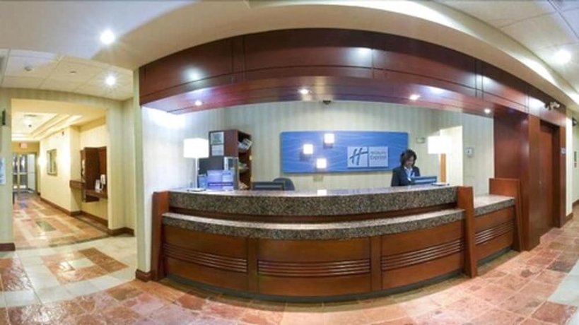 Imagen de los interiores del Hotel Holiday Inn Express and Suites Brampton, An Ihg. Foto 18