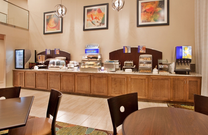Imagen del bar/restaurante del Hotel Holiday Inn Express and Suites Branson 76 Central, An Ihg. Foto 3