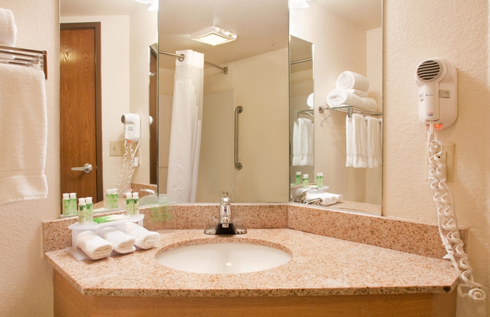 Imagen de la habitación del Hotel Holiday Inn Express and Suites Branson 76 Central, An Ihg. Foto 7