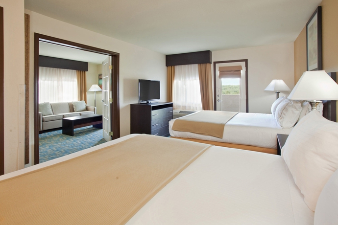 Imagen de la habitación del Hotel Holiday Inn Express and Suites Branson 76 Central, An Ihg. Foto 8