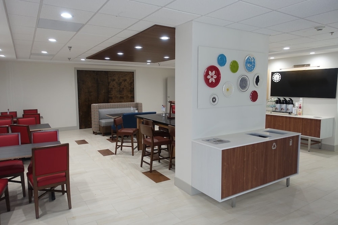 Imagen del bar/restaurante del Hotel Holiday Inn Express and Suites Brentwood, An Ihg. Foto 4