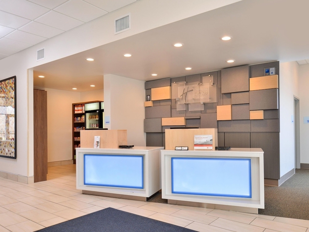 Imagen de los interiores del Hotel Holiday Inn Express and Suites Brighton South - Us 23,. Foto 12