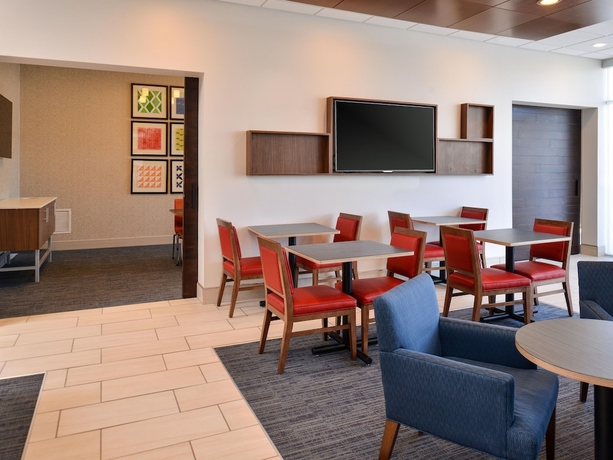 Imagen del bar/restaurante del Hotel Holiday Inn Express and Suites Brighton South - Us 23,. Foto 2