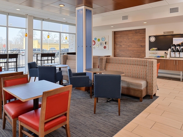 Imagen del bar/restaurante del Hotel Holiday Inn Express and Suites Brighton South - Us 23,. Foto 3