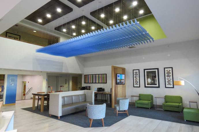Imagen de los interiores del Hotel Holiday Inn Express and Suites Burlington, An Ihg. Foto 15