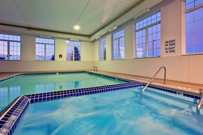 Imagen de la piscina del Hotel Holiday Inn Express and Suites Cadillac, An Ihg. Foto 20