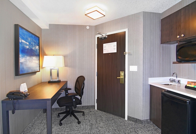 Imagen de la habitación del Hotel Holiday Inn Express and Suites Calgary. Foto 4