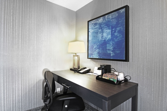 Imagen de la habitación del Hotel Holiday Inn Express and Suites Calgary. Foto 6