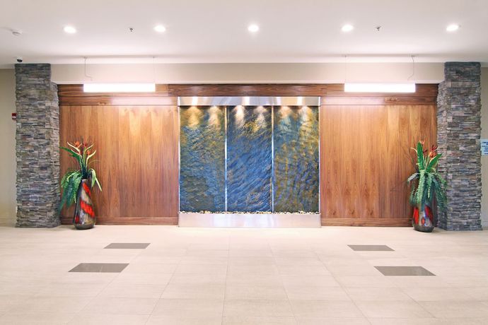 Imagen de los interiores del Hotel Holiday Inn Express and Suites Calgary Nw - University Area, An Ihg. Foto 19