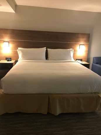 Imagen de la habitación del Hotel Holiday Inn Express and Suites Camarillo, An Ihg. Foto 12