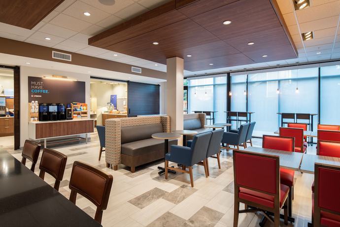 Imagen de los interiores del Hotel Holiday Inn Express and Suites Camas - Vancouver, an IHG. Foto 17