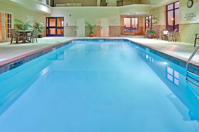Imagen de la piscina del Hotel Holiday Inn Express and Suites Cape Girardeau I-55, An Ihg. Foto 20