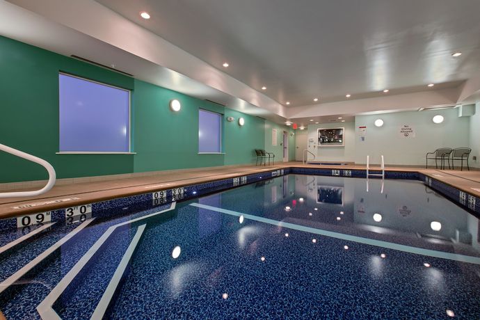 Imagen de la piscina del Hotel Holiday Inn Express and Suites, Carlisle-Harrisburg Area, an IHG. Foto 19