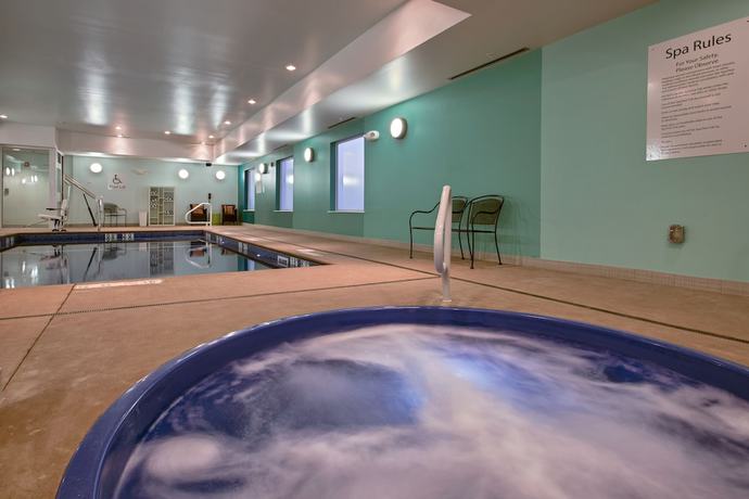 Imagen de la piscina del Hotel Holiday Inn Express and Suites, Carlisle-Harrisburg Area, an IHG. Foto 20
