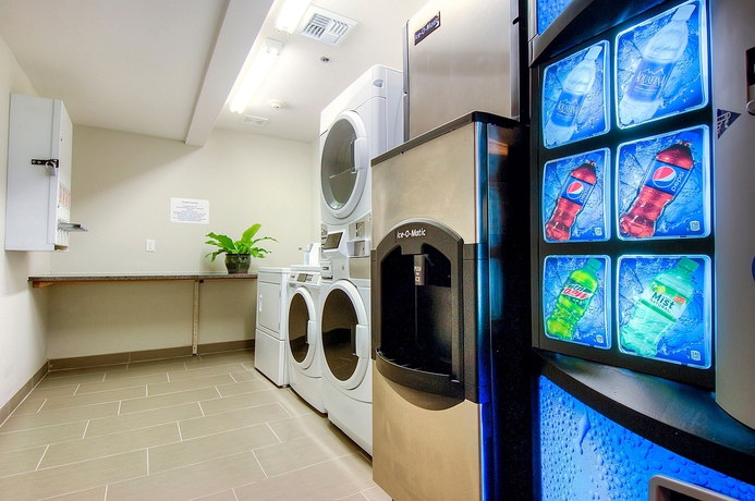 Imagen de los interiores del Hotel Holiday Inn Express and Suites Carlsbad Beach. Foto 10