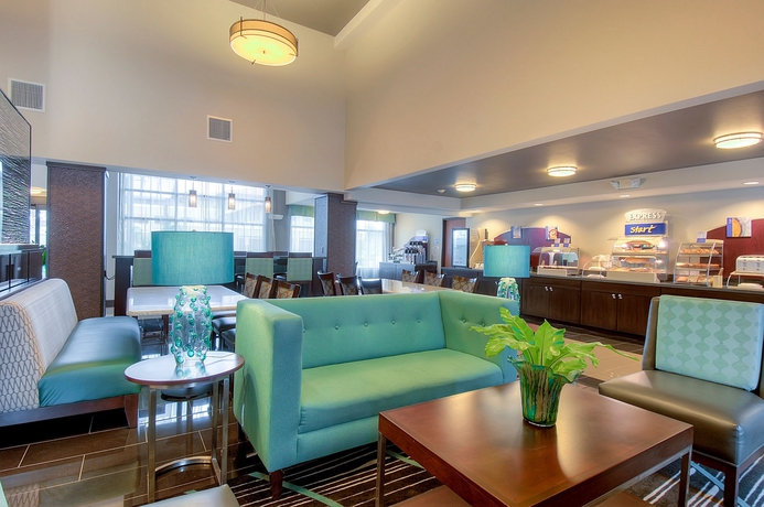Imagen de los interiores del Hotel Holiday Inn Express and Suites Carlsbad Beach. Foto 14