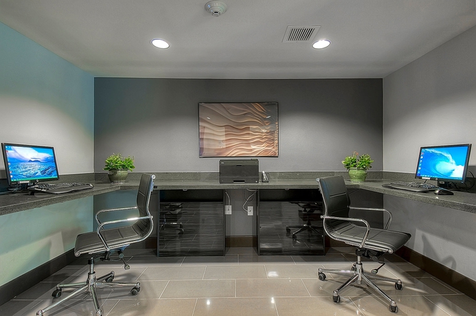 Imagen de los interiores del Hotel Holiday Inn Express and Suites Carlsbad Beach. Foto 15