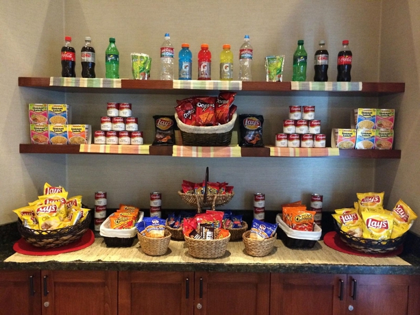 Imagen del bar/restaurante del Hotel Holiday Inn Express and Suites Carpinteria, An Ihg. Foto 2