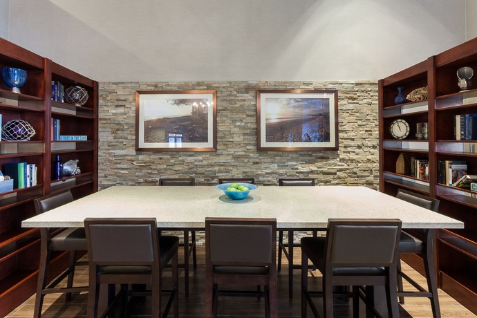 Imagen de los interiores del Hotel Holiday Inn Express and Suites Carpinteria, An Ihg. Foto 15