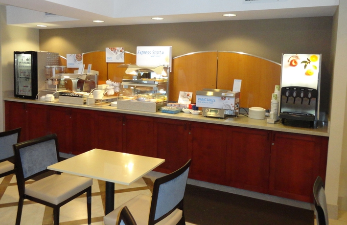 Imagen del bar/restaurante del Hotel Holiday Inn Express and Suites Carpinteria, An Ihg. Foto 3