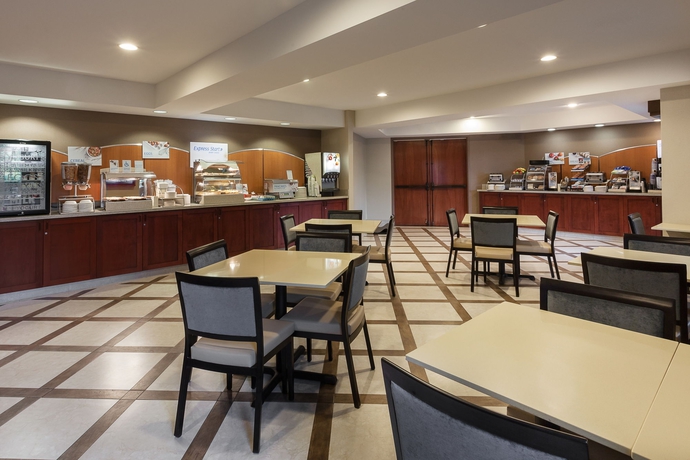 Imagen del bar/restaurante del Hotel Holiday Inn Express and Suites Carpinteria, An Ihg. Foto 5