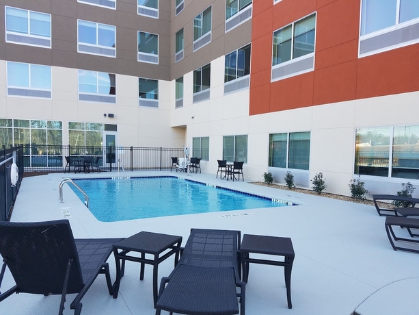 Imagen de la piscina del Hotel Holiday Inn Express and Suites Carrollton West, An Ihg. Foto 19