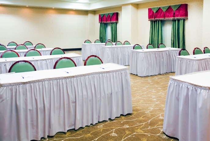 Imagen de los interiores del Hotel Holiday Inn Express and Suites Charlotte Arrowood, An Ihg. Foto 12