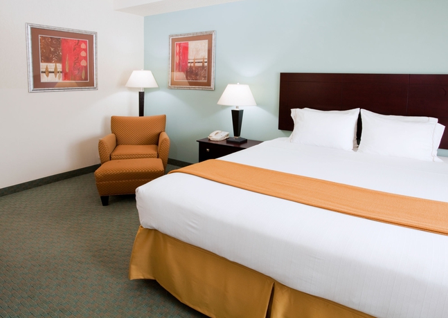 Imagen de la habitación del Hotel Holiday Inn Express and Suites Charlotte Arrowood, An Ihg. Foto 6
