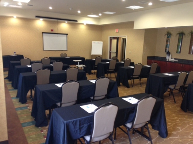 Imagen de los interiores del Hotel Holiday Inn Express and Suites Charlotte Arrowood, An Ihg. Foto 14