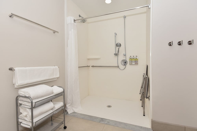Imagen de la habitación del Hotel Holiday Inn Express and Suites Charlotte - Ballantyne. Foto 11