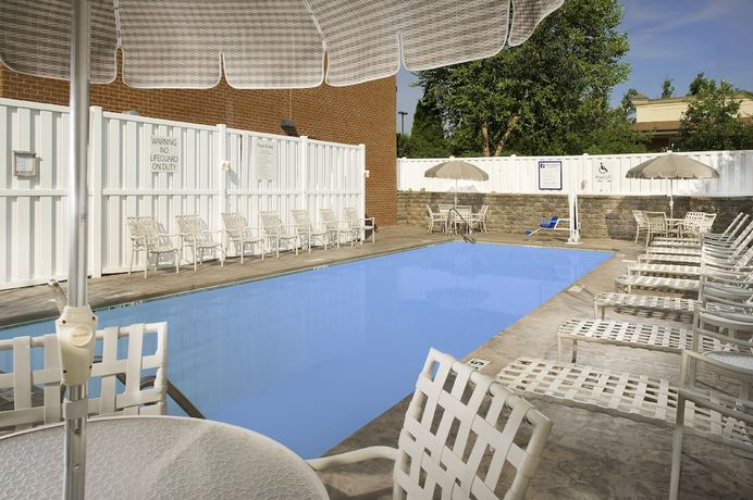 Imagen de la piscina del Hotel Holiday Inn Express and Suites Charlottesville - Ruckersville, An Ihg. Foto 19