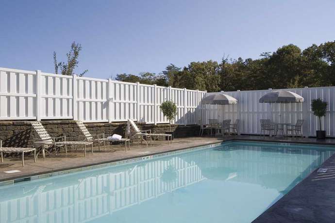 Imagen de la piscina del Hotel Holiday Inn Express and Suites Charlottesville - Ruckersville, An Ihg. Foto 20