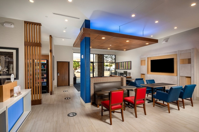 Imagen de los interiores del Hotel Holiday Inn Express and Suites Chatsworth. Foto 19