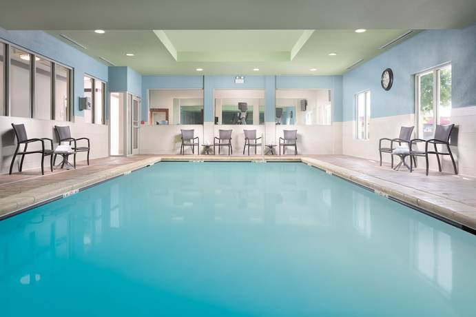 Imagen de la piscina del Hotel Holiday Inn Express and Suites Chattanooga Downtown, An Ihg. Foto 20