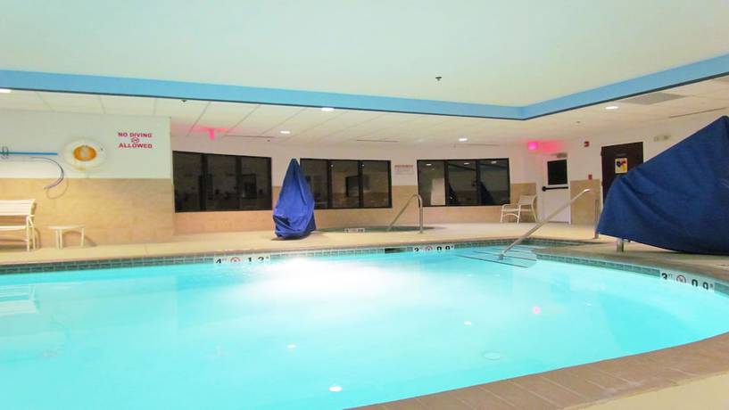 Imagen de la piscina del Hotel Holiday Inn Express and Suites Chesapeake, An Ihg. Foto 19